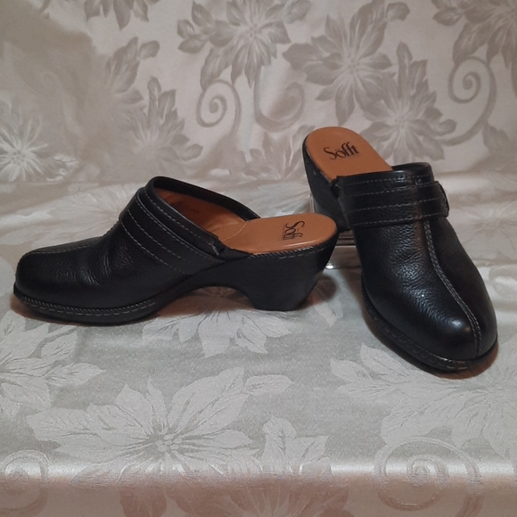 Söfft Black Leather Clogs - Picture 2 of 9